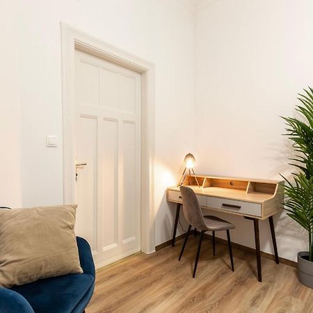Glamorous Modern Apartment In The Hearth Of Budapesta Exterior foto