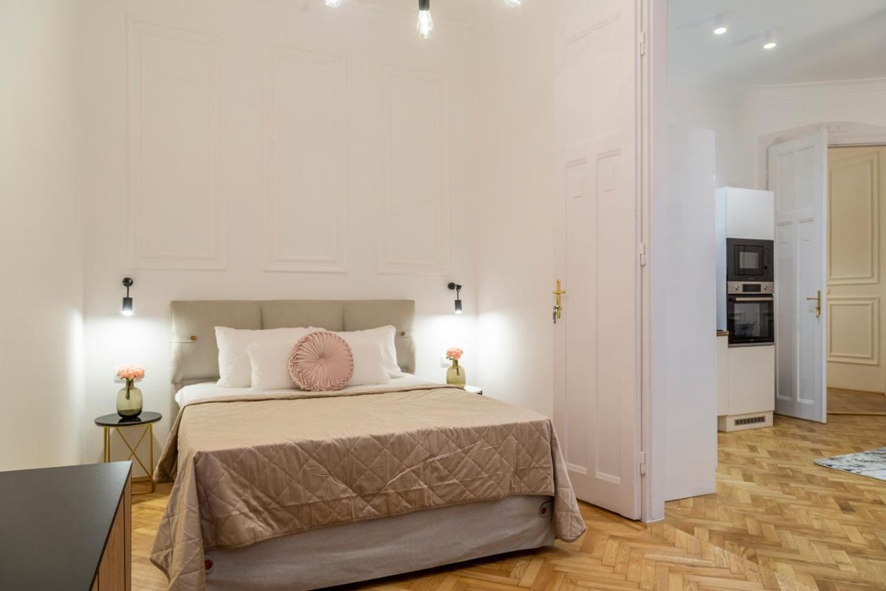 Glamorous Modern Apartment In The Hearth Of Budapesta Exterior foto