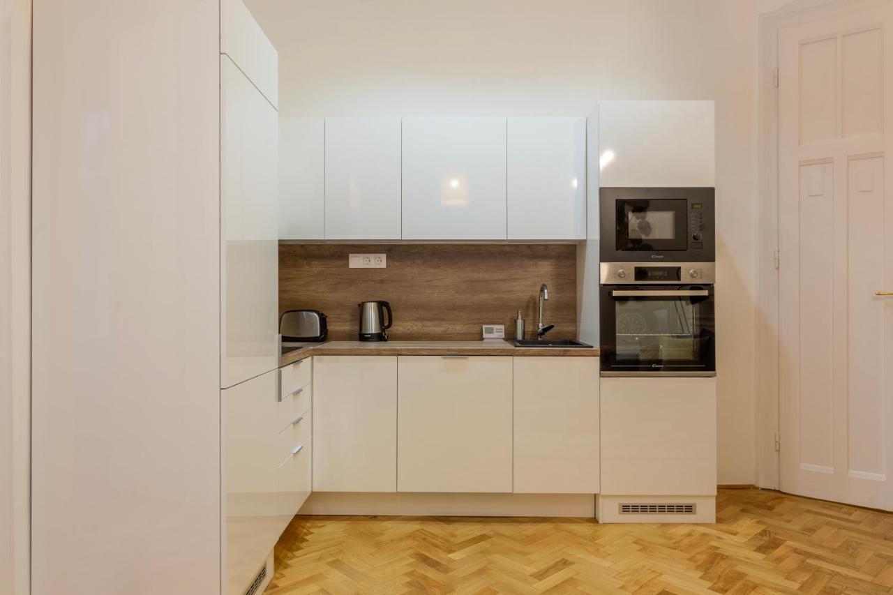 Glamorous Modern Apartment In The Hearth Of Budapesta Exterior foto