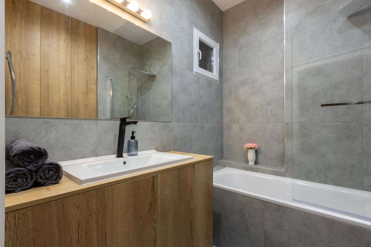 Glamorous Modern Apartment In The Hearth Of Budapesta Exterior foto