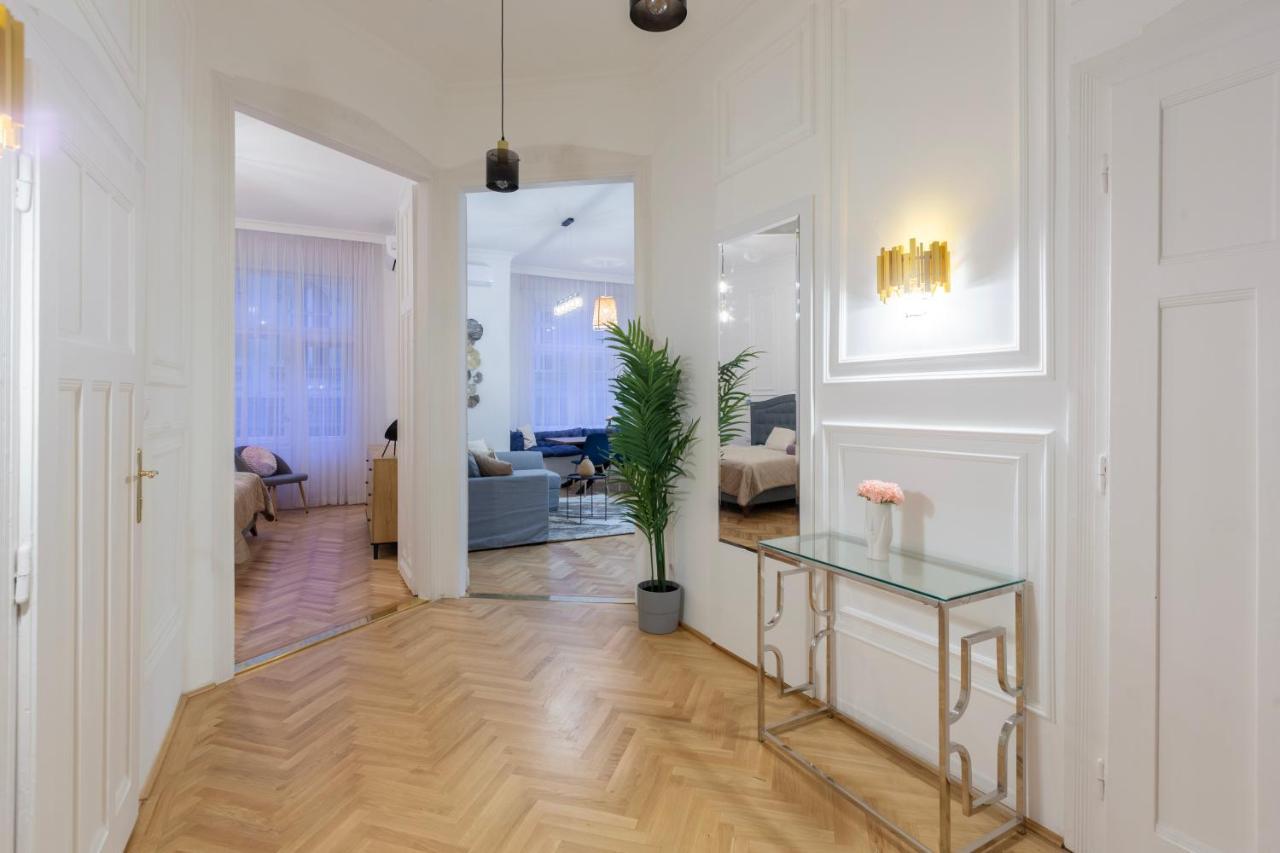 Glamorous Modern Apartment In The Hearth Of Budapesta Exterior foto